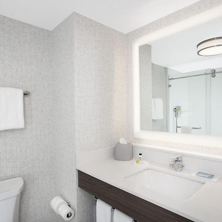 Holiday Inn Express Hotel & Suites Ottawa Airport By Ihg Eksteriør bilde