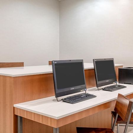 Holiday Inn Express Hotel & Suites Ottawa Airport By Ihg Eksteriør bilde
