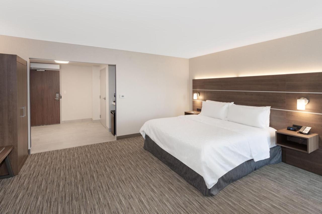 Holiday Inn Express Hotel & Suites Ottawa Airport By Ihg Eksteriør bilde