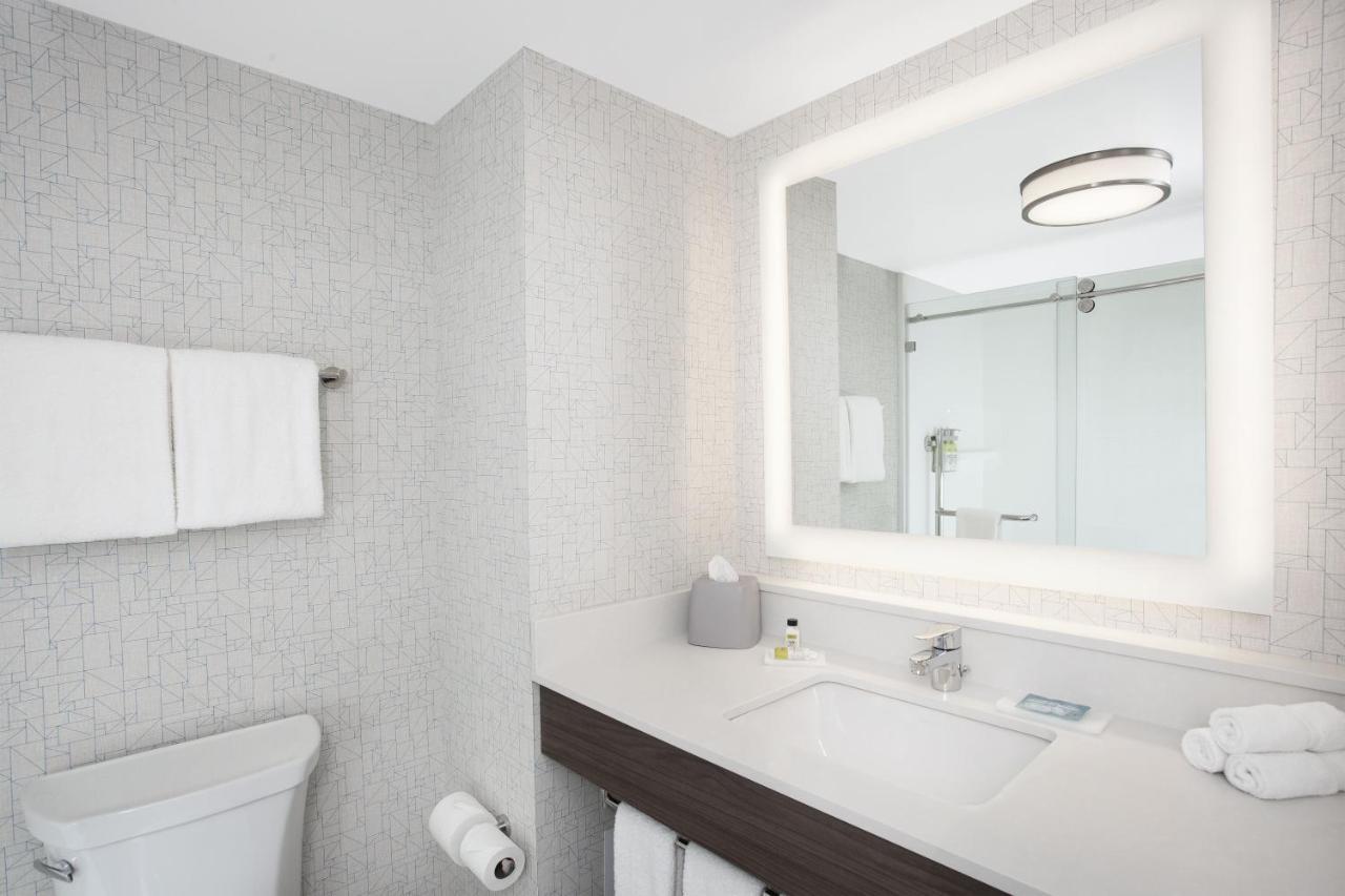 Holiday Inn Express Hotel & Suites Ottawa Airport By Ihg Eksteriør bilde