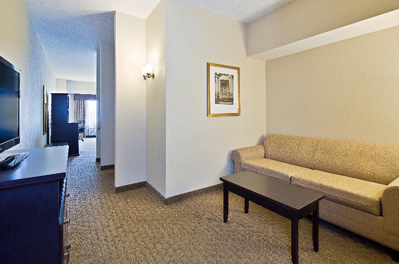 Holiday Inn Express Hotel & Suites Ottawa Airport By Ihg Eksteriør bilde