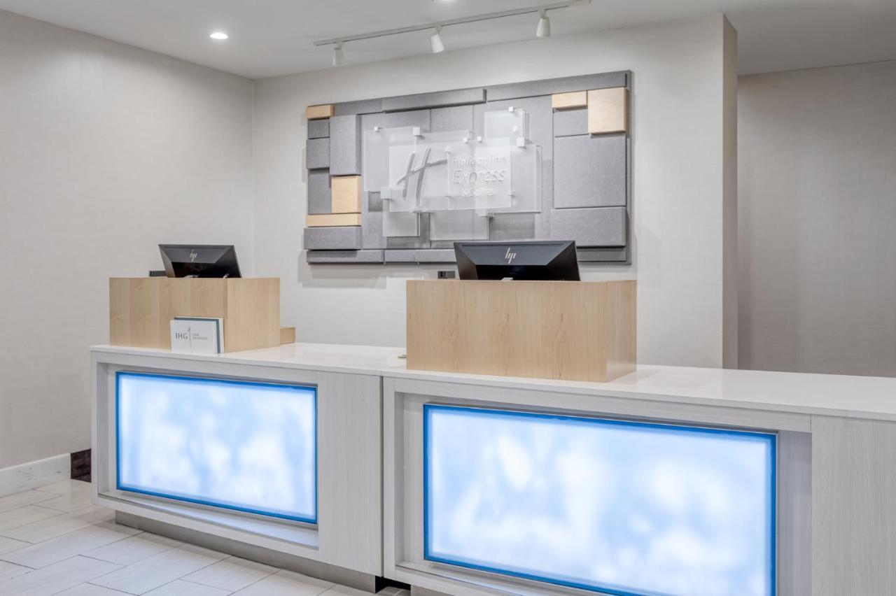 Holiday Inn Express Hotel & Suites Ottawa Airport By Ihg Eksteriør bilde