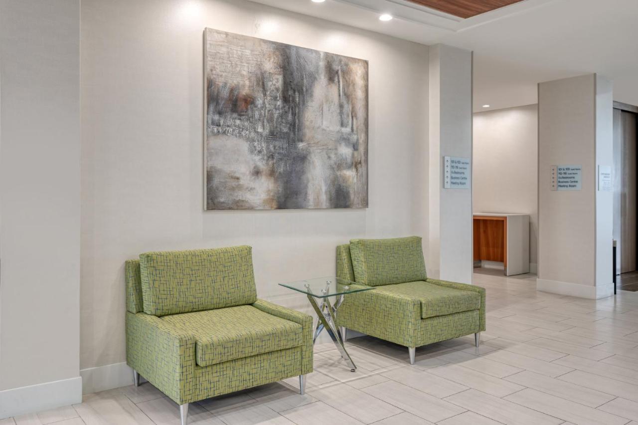 Holiday Inn Express Hotel & Suites Ottawa Airport By Ihg Eksteriør bilde