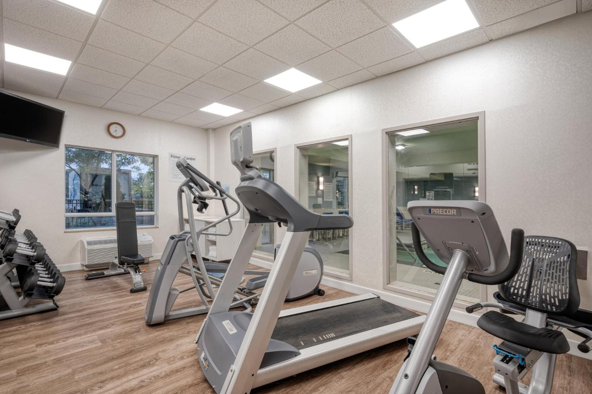 Holiday Inn Express Hotel & Suites Ottawa Airport By Ihg Eksteriør bilde