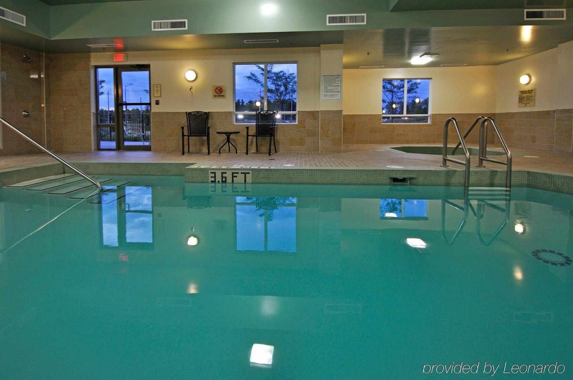Holiday Inn Express Hotel & Suites Ottawa Airport By Ihg Eksteriør bilde